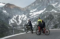 Mocno ocieplana kurtka zimowa Rogelli ATTQ z wyraźnymi odblaskowymi panelami, czarno-szara - 9