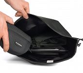 Wozinsky wodoodporna torba rowerowa sakwa na bagażnik 25l czarny WBB24BK - 15