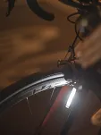 Lampka przednia Knog Plus czarna - 5