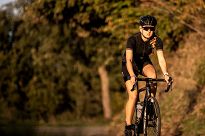 Przewiewna damska koszulka rowerowa ESSENTIAL, czarna - 7
