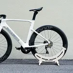 Drewniany uniwersalny stojak na rowery szosowe lub MTB (banana style) - 9