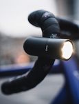 Lampka przednia Knog Plugger Ninja - black - 11