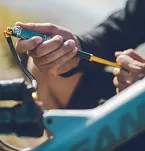 Pompka ręczna do amortyzatorów LEZYNE DIGITAL SHOCK DRIVE 350psi cyfrowy manometr - 5
