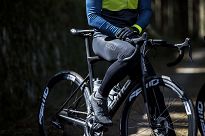 Średnio ocieplane spodnie rowerowe Rogelli ESSENTIAL z wkładką żelową i wzmocnionymi kolanami, czarne - 8
