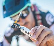 Zestaw naprawczy do opon tubeless LEZYNE TUBELESS CO2 BLASTER + pompka CO2 i  naboje Co2 20g - 6
