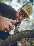 Zestaw naprawczy do opon tubeless LEZYNE TUBELESS CO2 BLASTER + pompka CO2 i  naboje Co2 20g - 9