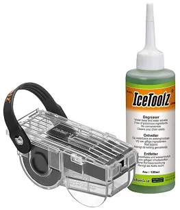 Maszynka do czyszczenia łańcucha IceToolz w komplcie z odtłuszczaczem