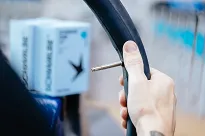 Dętka Schwalbe Standard SCV17 (Clik Valve) – 28″ / 700c, 28–47 mm (1.1″–1.85″), zawór 40 lub 60 mm, 150 g - 4