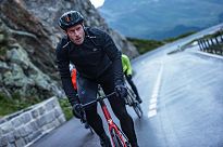 Ultraodporna rowerowa kurtka przeciwdeszczowa Rogelli DISTANCE na obfity deszcz, czarna - 8