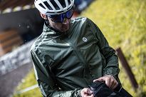 Kurtka przeciwdeszczowa na rower Rogelli ESSENTIAL z podklejanymi szwami i elementami odblaskowymi, khaki - 6