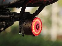 Inteligętna lampa tylna Gaciron LOOP AI - 100 LUM - biała - 9