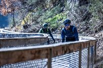 Kask rowerowy Rogelli PUNCTA z błyszczącą powierzchnią czarny - 15