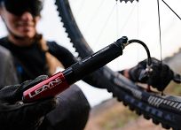 Pompka ręczna LEZYNE GRIP DRIVE HV Silver -  90psi | 6.2 bar - 5