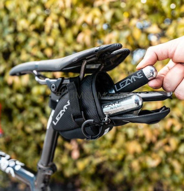 Torebka podsiodłowa LEZYNE CADDY  M + zestaw kluczy