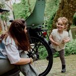 Tylny fotelik rowerowy Urban Iki Ta-ke na bagażnik pink-brown - 6