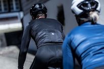 Bluza rowerowa Rogellii CORE z oddychającymi bokami, czarna - 10