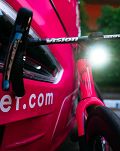Lampka rowerowa Knog Blinder Pro 900 - Limited EF - 8