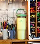 Stanley kubek The IceFlow Flip Straw Tumbler 0,89L Cream - 5