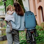 Tylny fotelik rowerowy Urban Iki Ta-ke na bagażnik blue/black - key lock - 6