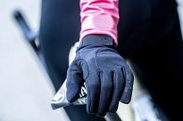Lekkie damskie rękawiczki rowerowe Rogelli CORE z żelowymi poduszeczkami i lekkim ociepleniem, czarne - 3