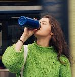 Najlżejszy kubek termiczny Stanley Aerolight Transit Mug 0,47 L - royal blue metallic - 9