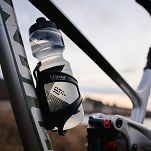 Koszyk na bidon Lezyne FLOW Cage Enhanced SL-R | SL-L- wkładanie bidonu z boku - 4