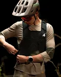 Bluegrass Venture Vest – kamizelka ochronna MTB z funkcją plecaka i hydracji - 10