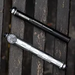 Pompka Rockbros HQ-67A-L03 z manometrem - srebrna - 2