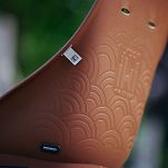 Tylny fotelik rowerowy Urban Iki BIO na bagażnik brown-black - 3