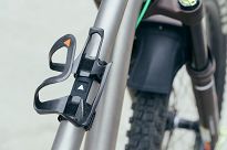 Koszyk na bidon Granite Aux Carbon Bottle Cage with Strap Kit - 2