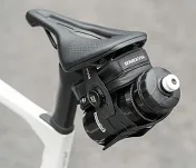 Multifunkcyjna torba podsiodłowa z uchwytem na bidon Rockbros P010 - black check - 18